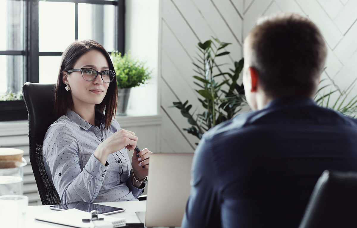 Como profesionales en gestión de procesos, nosotros estandarizamos tu operación para que enfoques tu visión en el área estratégica del negocio, creamos procesos, indicadores, políticas e instructivos de trabajo para lograr mayor orden, control y productividad operativa, lo que te ayudará a tomar decisiones más acertadas con tu equipo.